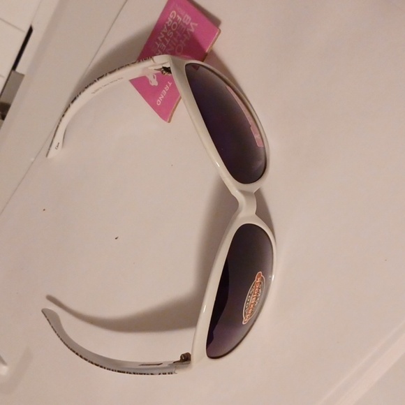 NWT - Foster Grant Luxury Fashion Sunglasses Trend - Picture 2 of 7